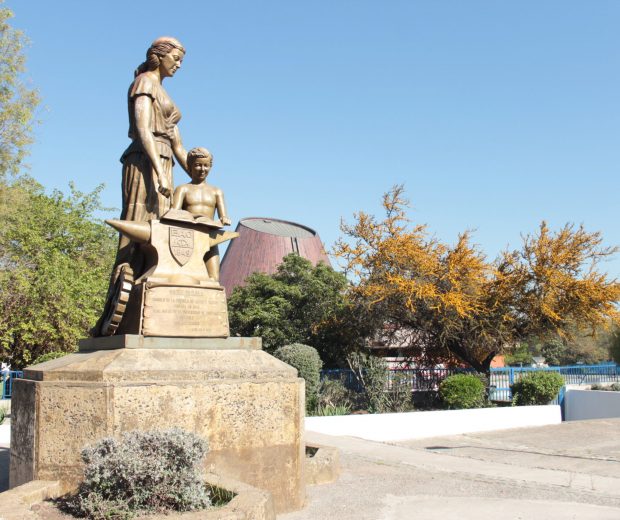 Estatua Madre