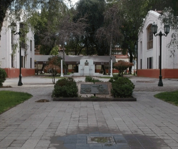 Monumento patio EAO