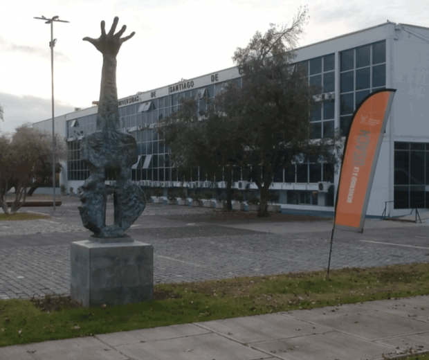 Monumento Víctor Jara - Casa Central